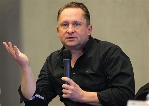 Lekarze cały czas monitorują jego stan zdrowia. Podejrzenie podrobienia weksli Kamila Durczoka. Sąd nie ...