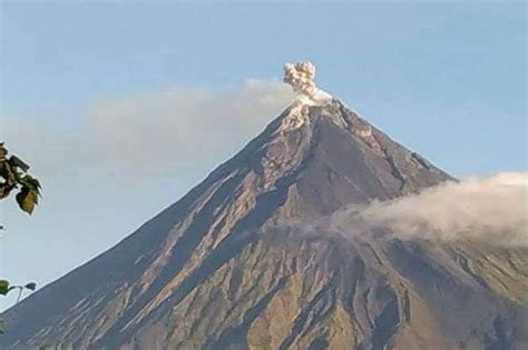 Bulkang Mayon Nagluwa Ng 391 Toneladang Asupre Pilipino Star Ngayon