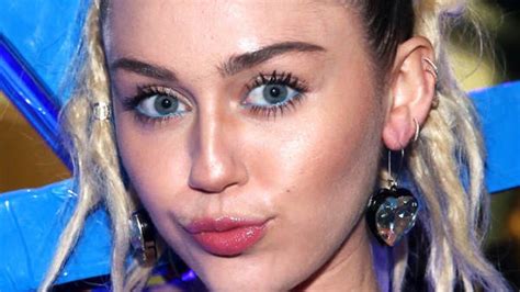 Miley Cyrus Mit Augenbrauen