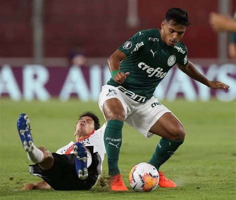 Gabriel Menino Completa 1 Ano Como Profissional Do Palmeiras