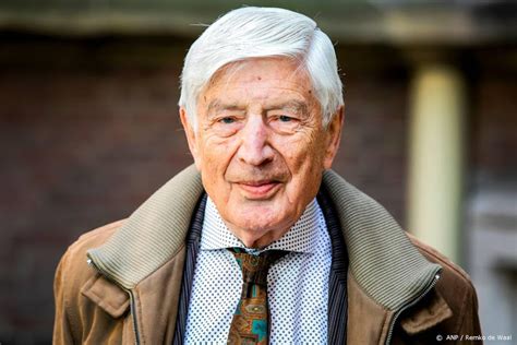 2 şubat 1931 doğumlu) emekli bir hollandalı politikacı ve feshedilmiş katolik halk partisi (kvp) ve daha sonra hıristiyan demokratik temyiz (cda). Oud-premier Van Agt getroffen door beroerte - Nieuws.nl