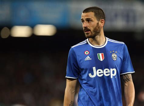 Like andrea bargnani, leonardo bonucci must eat a lot of primo, because that kid has a grip like a vise. Bonucci: "Barça are not as strong as before" -Juvefc.com
