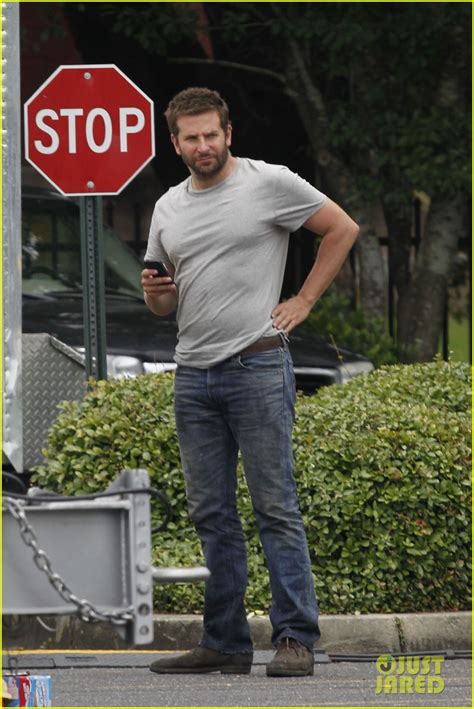 Bradley Cooper Gets A Set Visit From Suki Waterhouse In New Orleans Photo Bradley