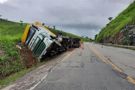 Carreta Tomba Na Br Em Inhapim