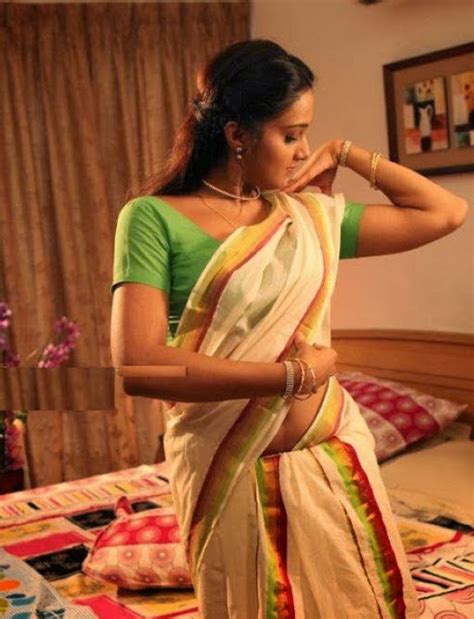 Kerala Mallu Aunty Parvathi Sexy Saree Removing In Bedroom Big Juicy
