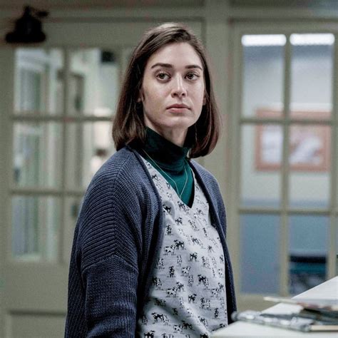 How Castle Rocks Lizzy Caplan Made Annie Wilkes Her Own