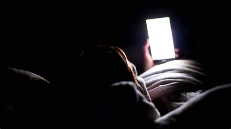 smartphone une ado a perdu la vie dans son sommeil à cause de son téléphone