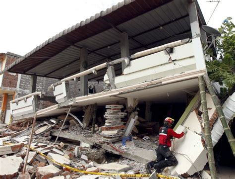 Its The End Of The World Ecuador Earthquake Claims 262 Lives