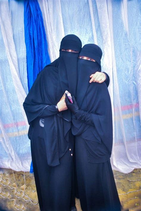 Pin By Heena Shaikh On Niqab Arab Girls Hijab Beautiful Arab Women Girl Hijab