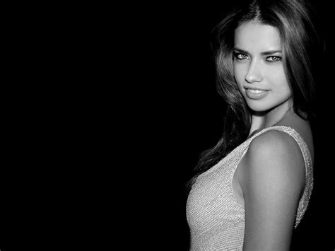 Adriana Lima Elegant Pics Hd Wallpaper Hd Celebrities 4k Wallpapers