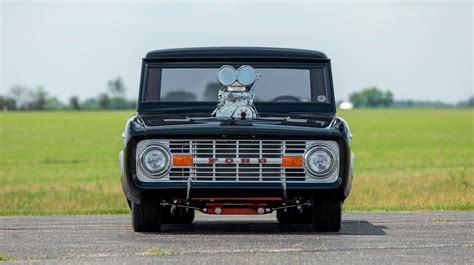 Slammed Classic Ford Bronco With Big V8 Could Command A Hefty Premium
