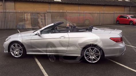 Wer sich nicht entscheiden müssen will, ist mit einem convertible bestens bedient. 2016 Mercedes E Class Cabriolet - Roof Operation - YouTube