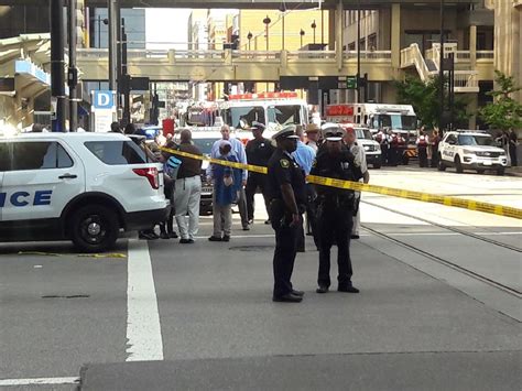 Fifth third bank in cincinnati, oh offers personal and business banking and investment services with branch offices in 10 states as well as mortgage and other loan servicing nationwide. PD: 3 dead, shooter dead in shooting at Fifth Third Bank ...