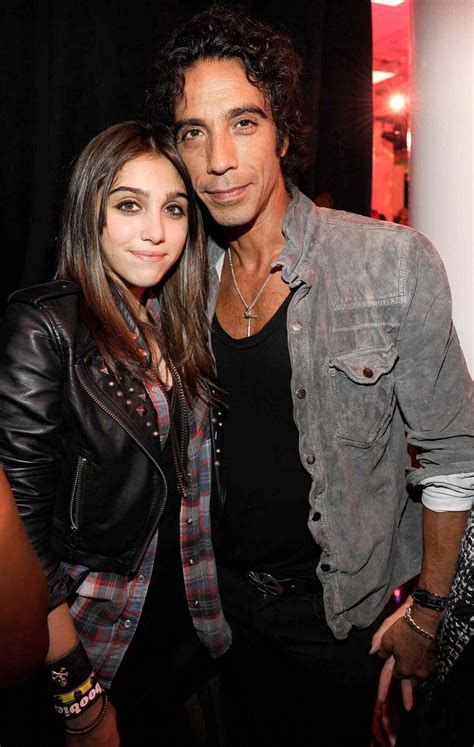 Who Is Lourdes Leon Everything To Know About Madonnas 22 Year Old