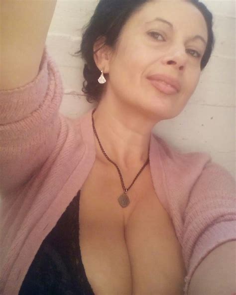 Pin By Danny Lucas On Amelia Beautiful Latina Italian Women Choker