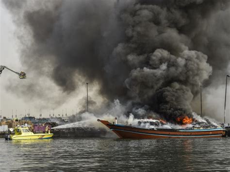 Fire Engulfs Boats At Dubai Creek Uae Gulf News