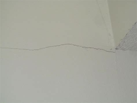 What Causes Cracks In Walls And Ceilings