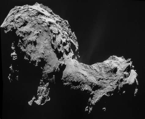 Scientists Just Found Out That This Comet Smells Like Rotten Eggs And