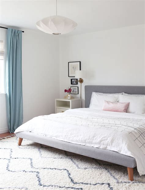 The forty winks bed size guide explains all the bed sizes and their dimensions so you can be sure you're choosing the right bed size and mattress. How to Style Pillows on a King Size Bed | At Home In Love