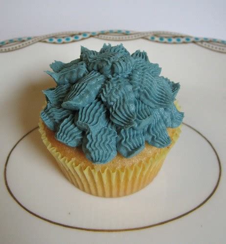 Blue Buttercream Cupcake Im On A Mission To Make Turquois Flickr