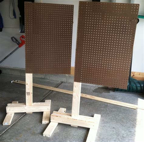 There are a lot of diy hobbyists in the gun world. DIY: Takedown Target Stands | Prepper-Resources.com - The Ultimate Prepper & Survivalist Blog.