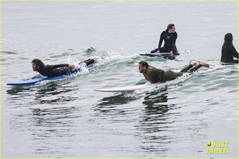 Anlass ist ein bericht der britischen zeitung daily mail. Jonah Hill Gets In an Early Morning Surf Session in His ...