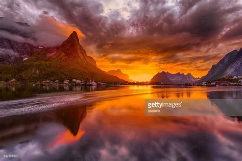 Norway Lofoten Reine Landscape In Midnight Sun Noruega Paisajes