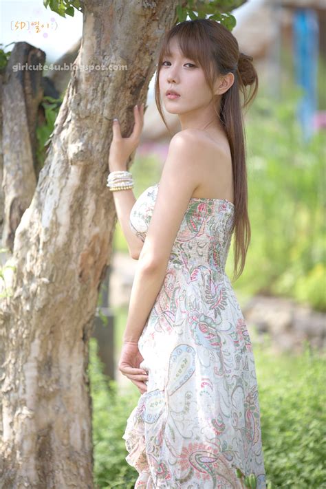 Heo Yun Mi Outdoors In A Strapless Dress ~ Cute Girl Asian Girl Korean Girl Japanese
