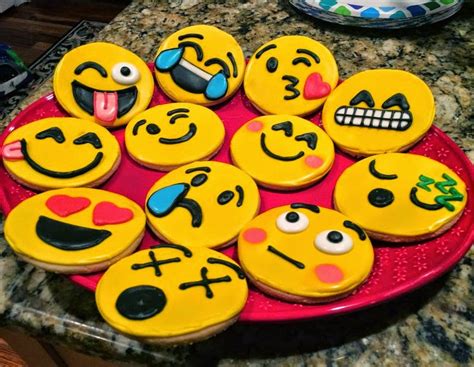 Pada kesempatan kali ini saya akan menjelaskan cara membuat cookies dengan javascript. Resep Membuat Kue Kering Karakter Emoticon Mudah | Resep ...