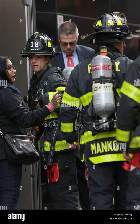 New York City Ny Usa 13th Mar 2016 Fdny Firefighters Begin Their