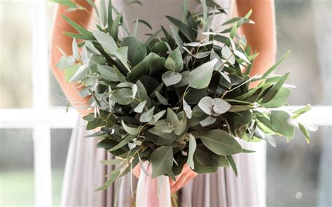 A Quick Guide To Foliage Only Wedding Bouquets And Arrangements Daisy