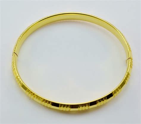 14k Solid Yellow Gold Ribbed Style Bangle Bracelet Property Room