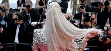 Helen Mirren Rocked Xxl Hair At Cannes Is So Snatched Its Ridiculous Glamour Uk