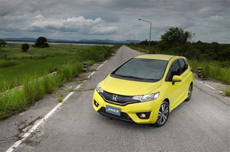 2014 honda jazz is one of the successful releases of honda. Honda Jazz 2014 SV+ สดใสทันสมัย เติมเต็ม "ซิตี้คาร์"