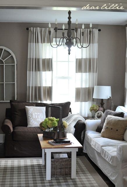 20 Colors That Go With Taupe Couch