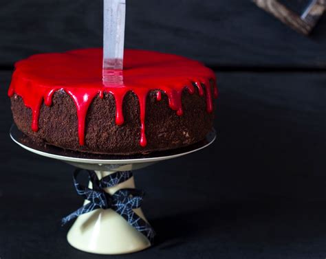 Jeweils eine messerspitze piment, muskat, nelke und zimt unter den teig kneten. Supereinfach: Der blutige Halloween-Kuchen mit roter ...