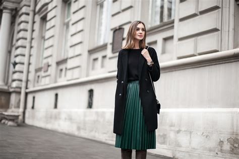 Marvelous Pleated Skirt Outfits For Fashionistas Ohh My My