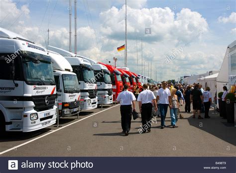 Ein hauch von revolution hat in diesen tagen das fahrerlager ergriffen. F1 Fahrerlager Stockfotos & F1 Fahrerlager Bilder - Alamy