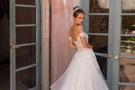 10 Gorgeous Ball Gown Wedding Dresses Youll Love