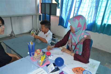 Kurikulum standard sekolah rendah berteraskan falsafah pendidikan kebangsaan dan dasar pendidikan kebangsaan. GAMBAR-GAMBAR AKTIVITI PROGRAM PEMULIHAN KHAS 2014 ...