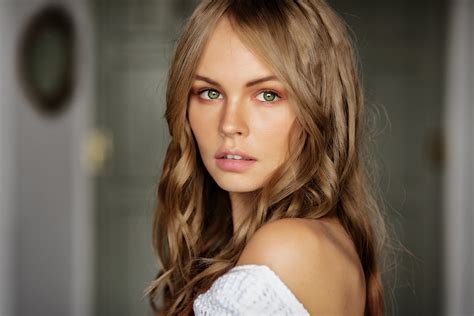 2048x1367 Blonde Green Eyes Girl Model Face Russian Anastasiya Scheglova Wallpaper