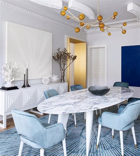 Ginelle just moved into her first studio apartment to pursue her dream of becoming a 2d animator. Nice #diningroom in a #parisian #apartment decorated by ...
