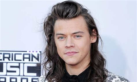Harry Styles Latest Dating News Hair Updates And Pictures Of 1d Singer