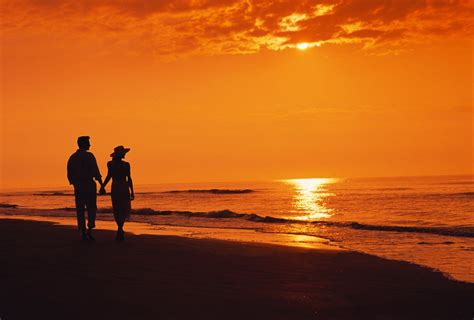 Two Night Sea Beach Silhouettes Sunset Couple Walking Beach Sunset