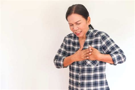 5 Early Warning Signs That You Might Have Lung Cancer Women Daily