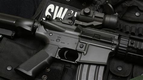 2560x1440 Swat Submachine Gun Bulletproof Vest 1440p Resolution