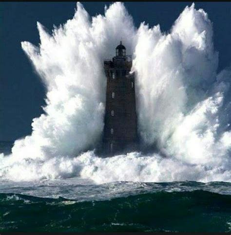 A Lighthouse Will Always Survive The Storm Lighthouse Pictures
