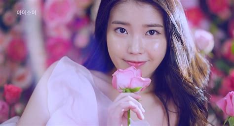 iu flaunts her beauty in new cf for isoi daily k pop news latest k pop news