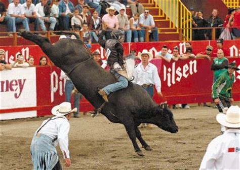 Enjoy a 2.5 hour mountain and farm horseback ride from monteverde costa rica to arenal volcano. Christmas holiday activities in San Jose, Costa Rica ...