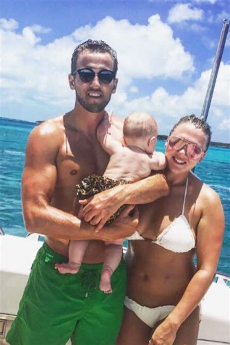 | © capture d'écran twitter. Harry Kane engaged: Spurs star proposes to Katie Goodland ...